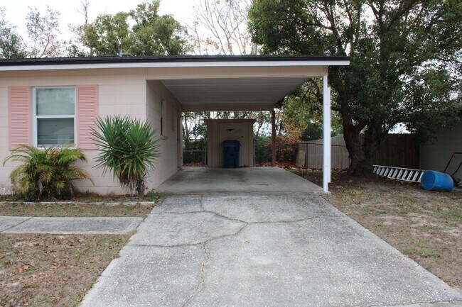 Foto del edificio - A charming 2-bedroom, 2-bathroom home located in the vibrant community of Spring Hill