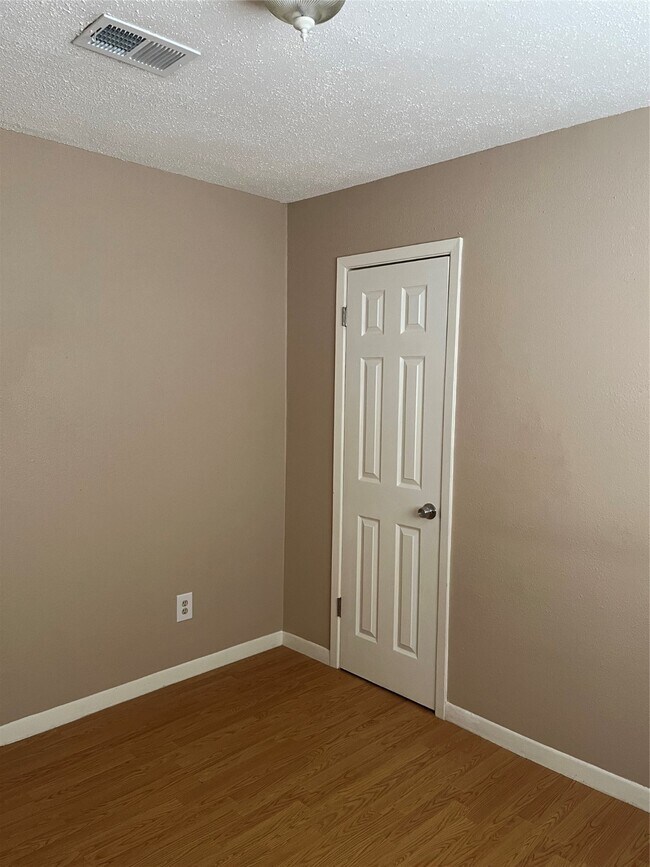 Foto del edificio - 10018 Valley Wind Dr