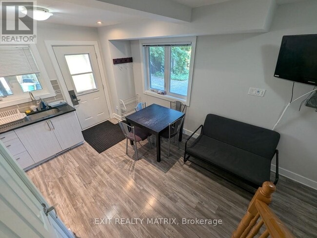 Photo du bâtiment - 222 Ave Blackburn