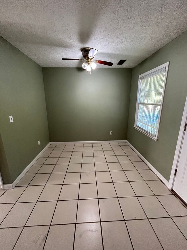 Foto del edificio - 2692 Callier Springs Rd SE