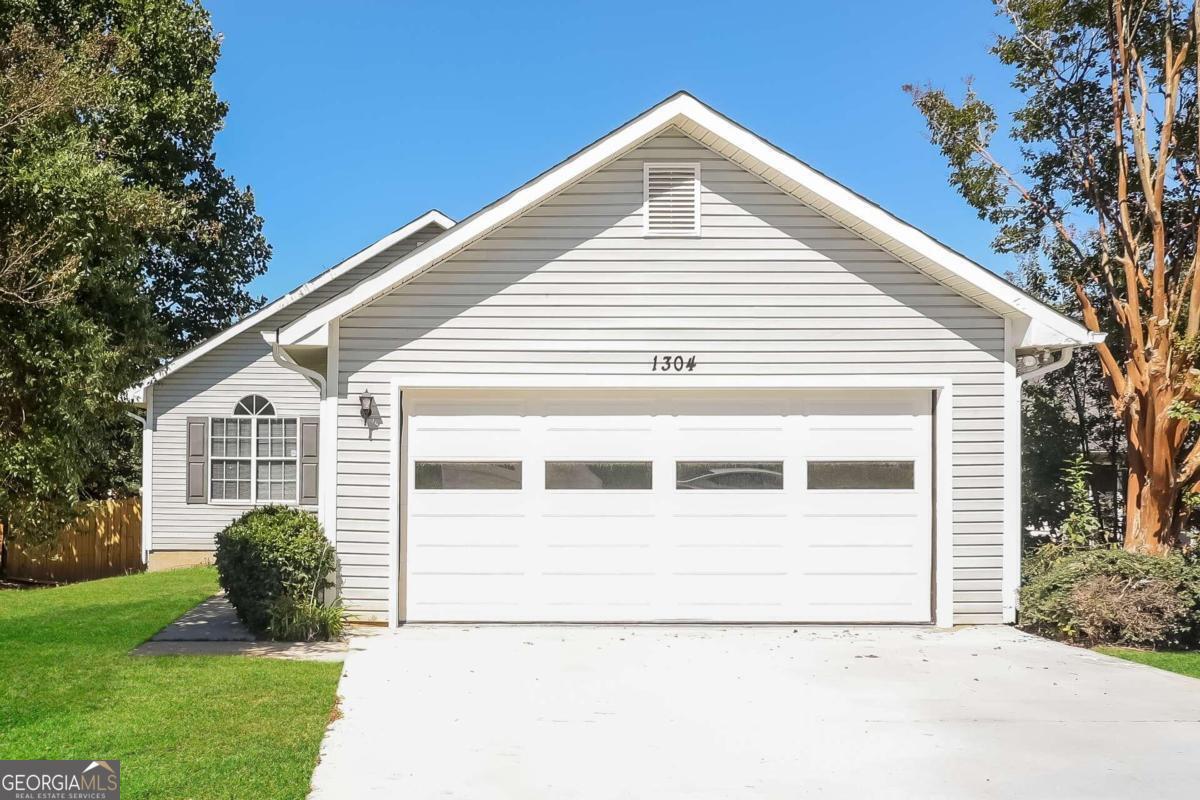 Primary Photo - 1304 Larkwood Dr