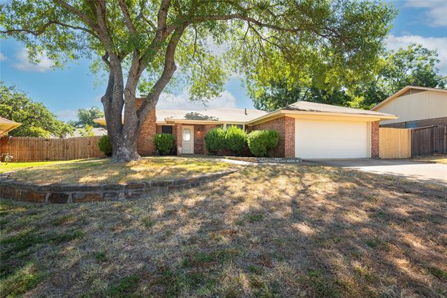 Building Photo - 3611 Hialeah Dr