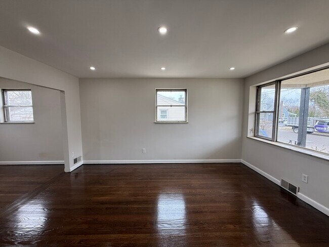 Foto del edificio - 36 Collins Ln