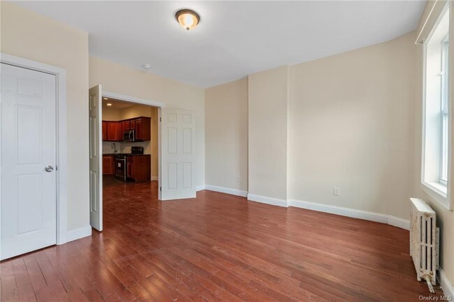 Building Photo - 181 Ashburton Ave