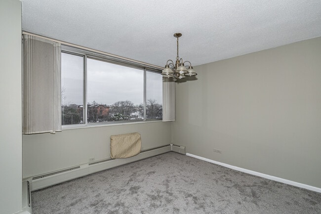 Dining Room - 2222 S Stewart Ave