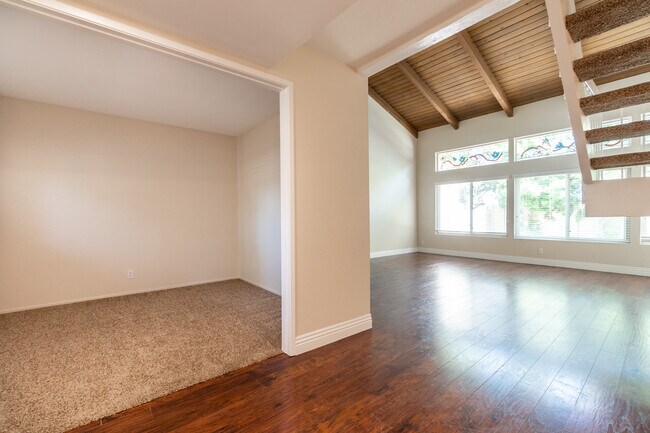 Building Photo - 2516 N Tustin Ave
