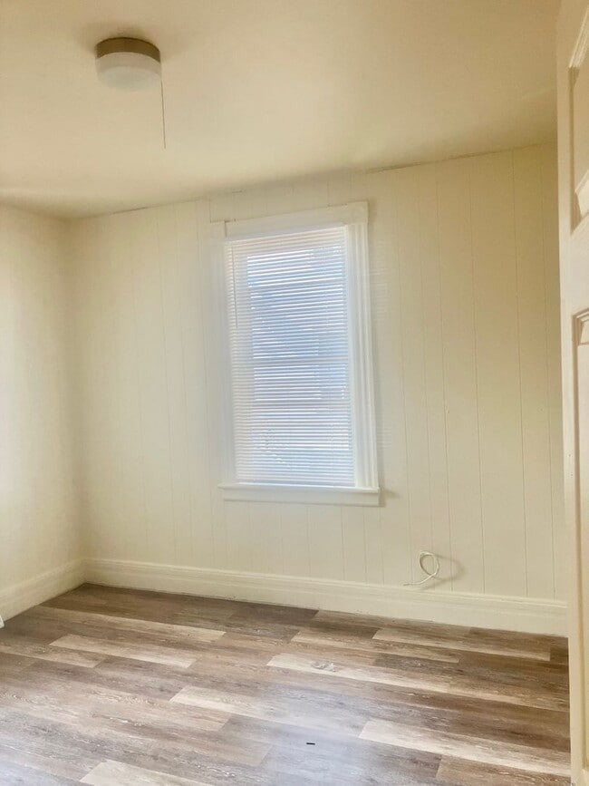Building Photo - 7 Pork Hollow St