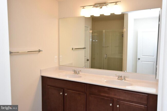 Building Photo - 42452 Dogwood Glen Square
