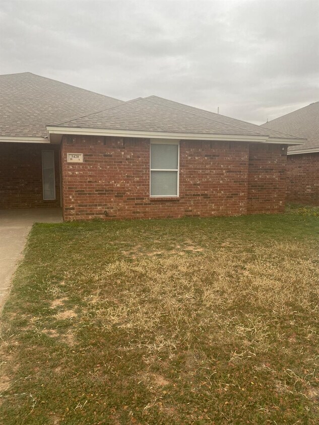 Foto principal - 5420 Kemper St