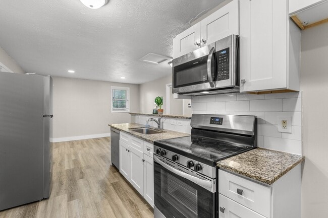 Building Photo - 203 Gatewood Ave