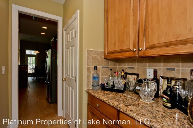 Building Photo - 14904 Rocky Top Dr