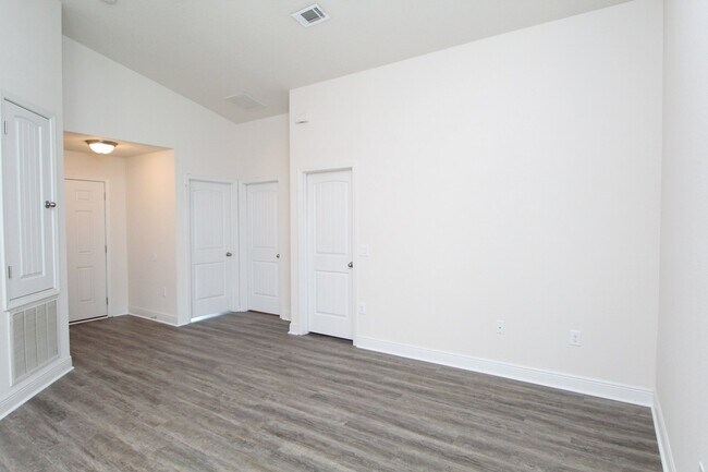 Foto del edificio - Updated 3-Bedroom, 2-Bath Home with Modern...