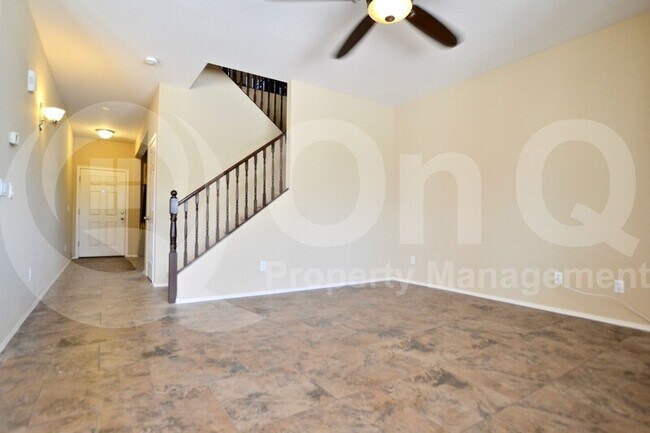 Building Photo - 34517 N Sabre Dr