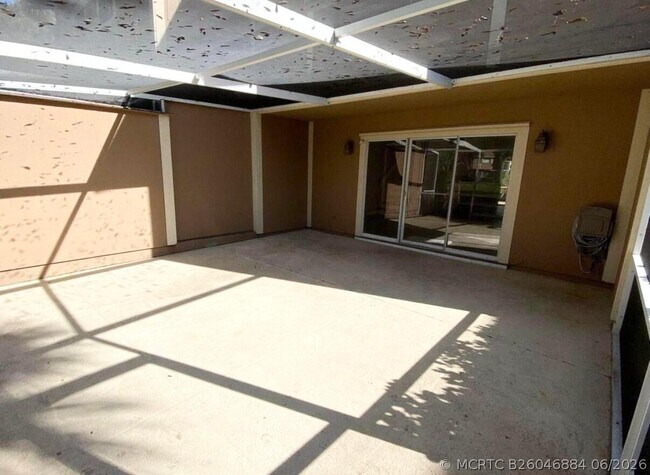 Foto del edificio - 371 Maplecrest Cir