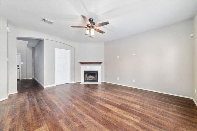Building Photo - 9823 Lynette Falls Dr