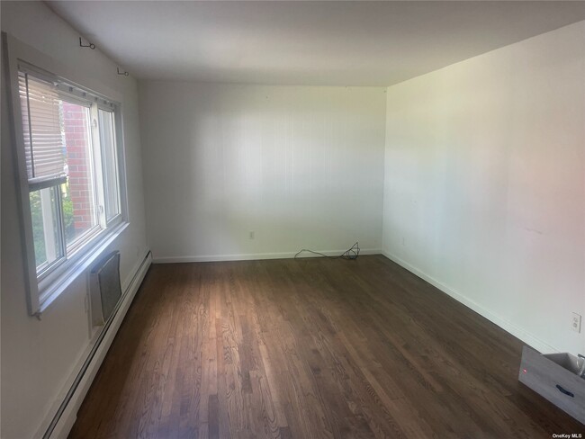 Building Photo - 633 Wellwood Ave