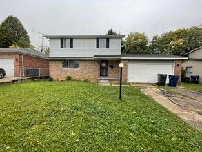 Building Photo - 6907 Parkbelt Dr