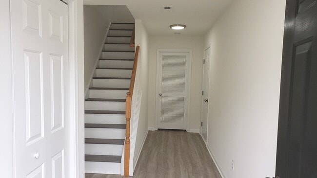 Building Photo - 11 Saddle Ridge Ct