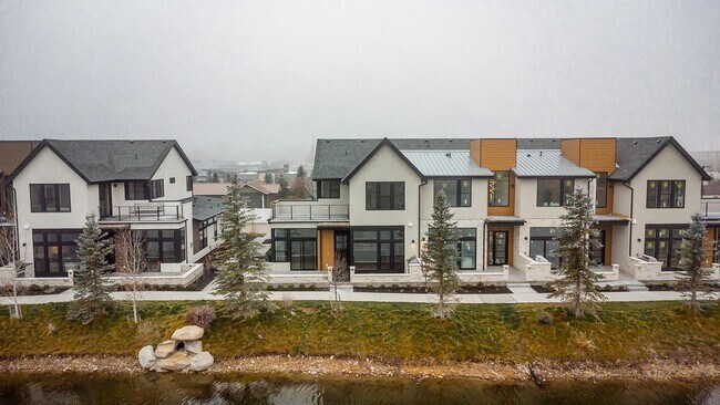 Foto del edificio - Brand New Townhouse in Luxury Neighborhood