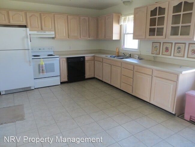 Building Photo - 4 br, 2 bath House - 815 N. Drive