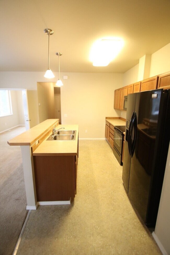 Building Photo - 3 Bedroom Townhouse near Midtown!