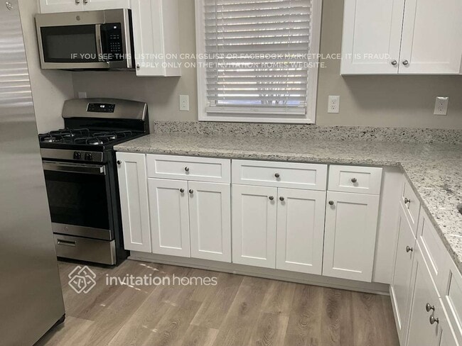Building Photo - 2264 Headland Dr