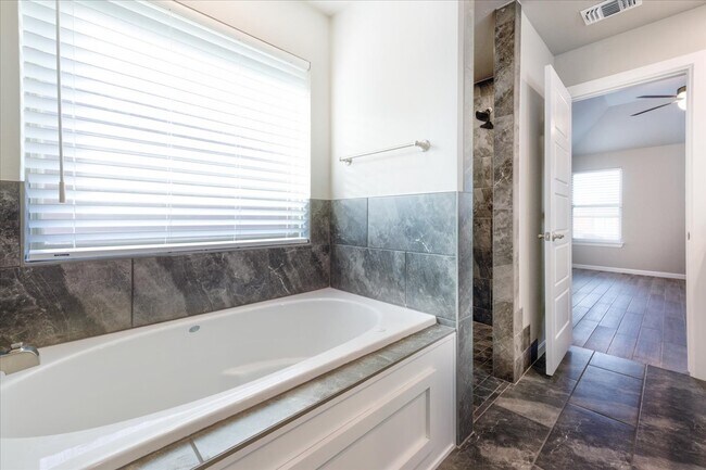 Foto del edificio - 3337 NW 159th St