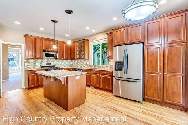 Building Photo - 3 br, 2.5 bath House - 61065 Chamomile
