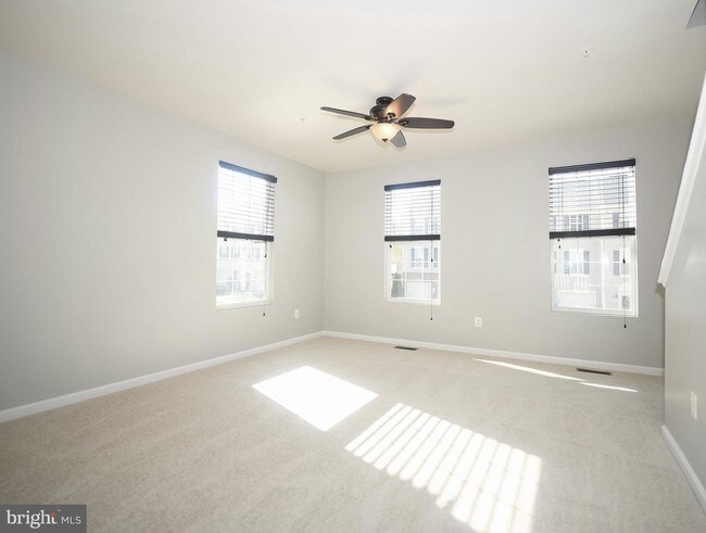 Foto del edificio - 6851 Archibald Dr