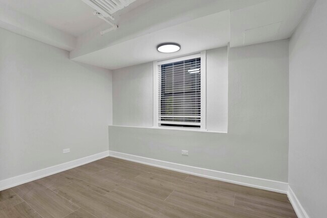 Foto del edificio - 2959 N Damen Ave
