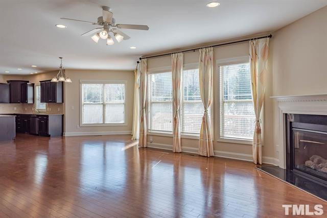 Foto del edificio - Beautiful 4-Bedroom Stone Front Home in Prime West Cary Location with Fenced Backyard & Resort-St...