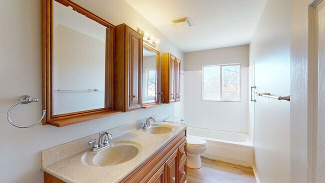 Building Photo - Newly renovated 3 bed 1 bath house