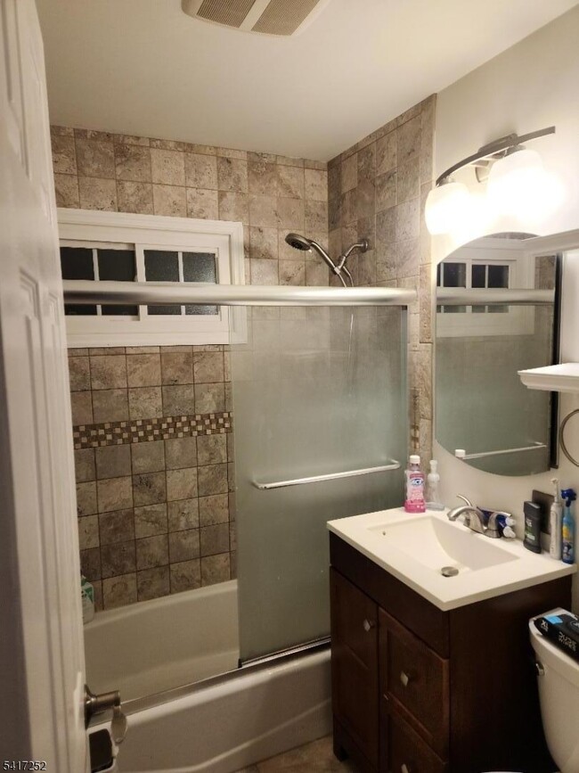 Building Photo - 52 Vetrone Dr