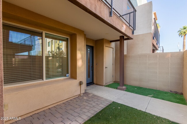 Building Photo - 820 N 8th Ave