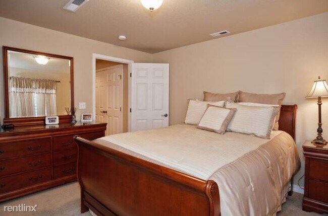 Building Photo - 6 br, 3.5 bath House - 671 Saber Creek Drive