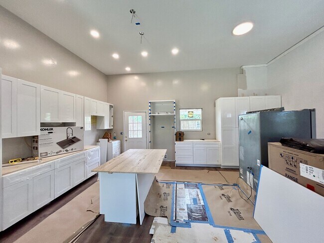 Building Photo - Holomalia Pl 87-228