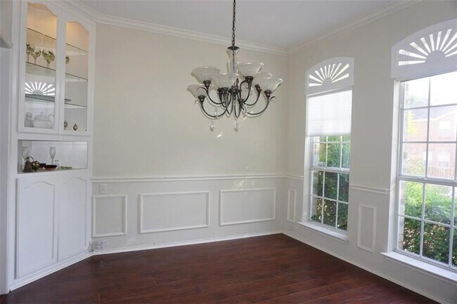 Building Photo - 413 Majesty Dr