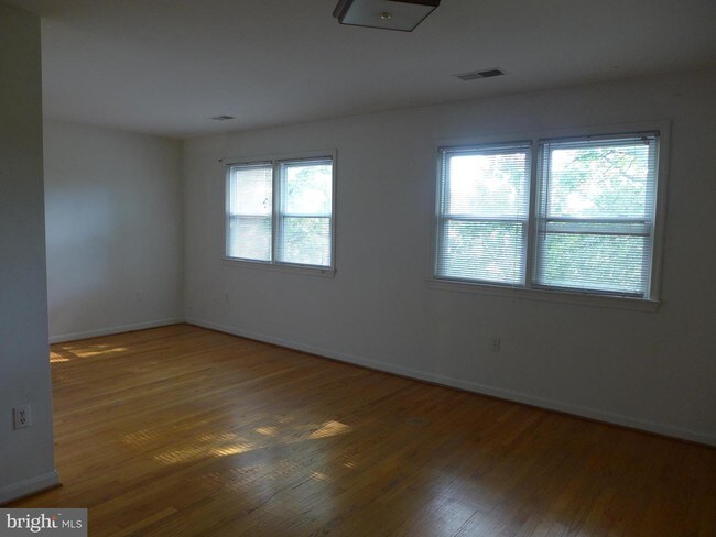 Building Photo - 3320 Spring Ln