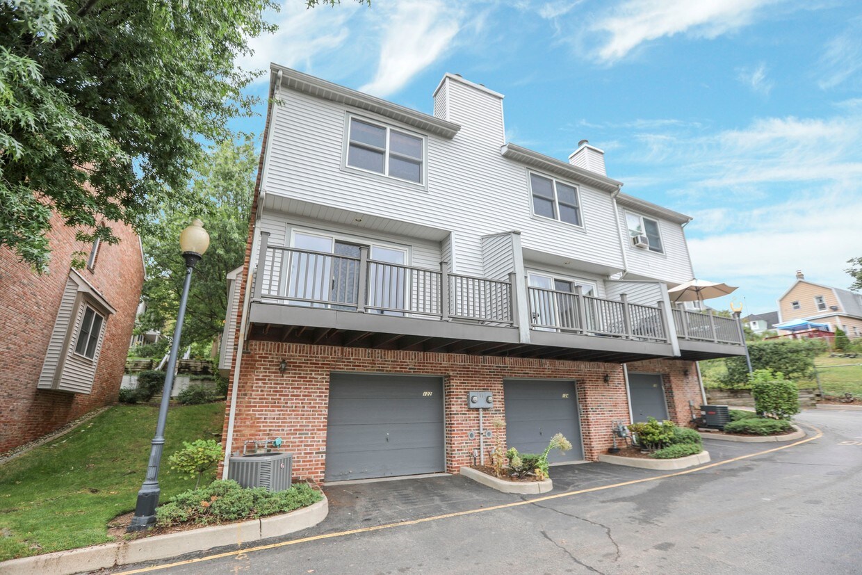 124 Panorama Dr, Edgewater, NJ 07020 Townhome Rentals in Edgewater NJ