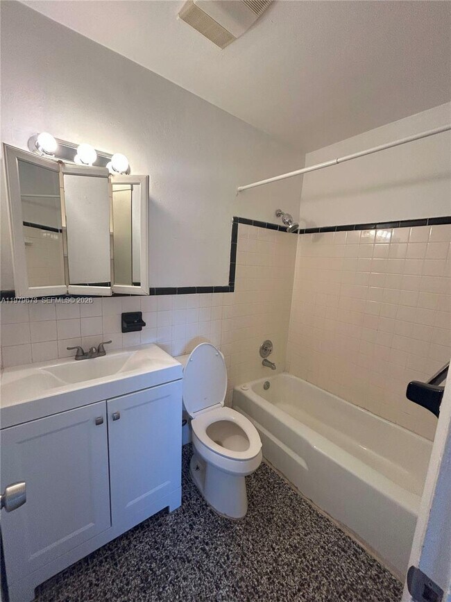 Building Photo - 1045 N Andrews Ave