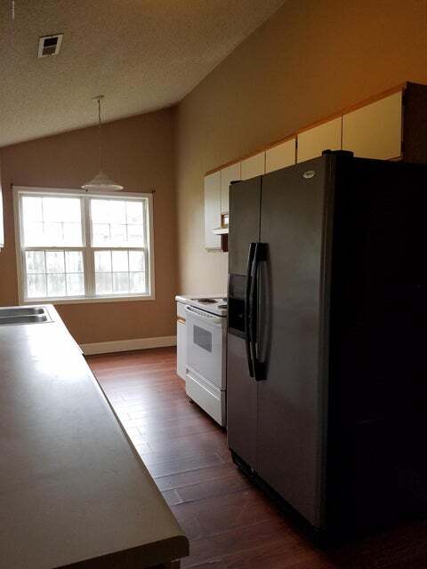 Foto del edificio - 418 Eucalyptus Ln