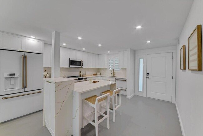 Foto del edificio - 765 Jeffery St