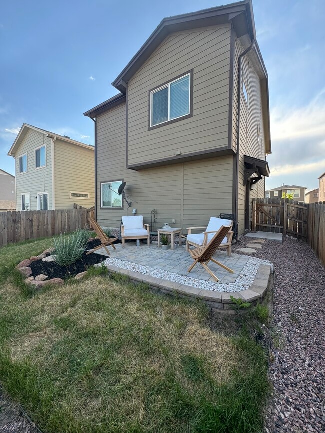 Building Photo - 713 Grissom Dr