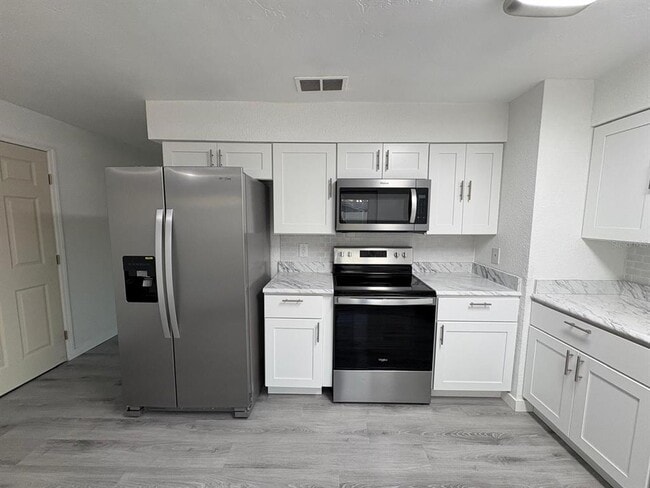 Building Photo - 793 Aspen Dr