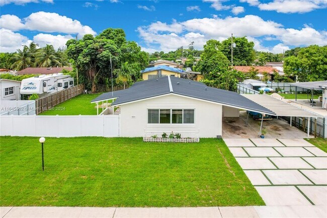 Foto del edificio - 8842 SW 41st Terrace