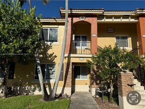 Building Photo - 930 NE 34th Ave Building Photo - 930 NE 34th Ave