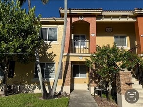 Building Photo - 930 NE 34th Ave Building Photo - 930 NE 34th Ave