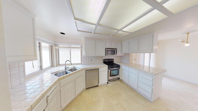 Building Photo - Spacious 3 bedroom | Cays with partial oce...