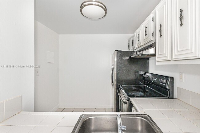 Building Photo - 496 NW 165th St