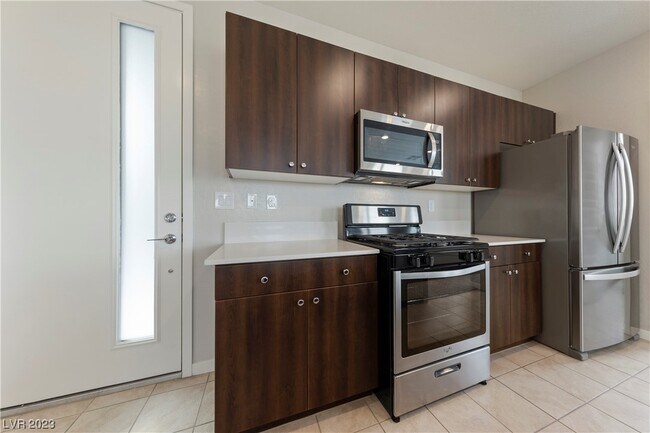 Foto del edificio - 11238 Essence Point Ave
